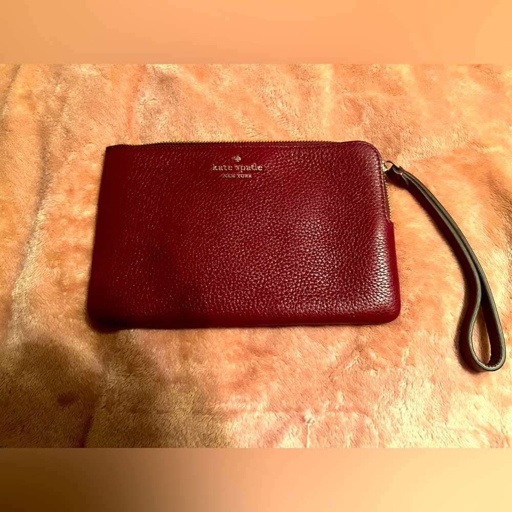 Kate Spade ♠️ Burgundy Wristlet